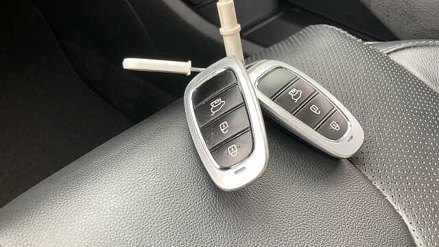 Hyundai SANTA FE 1.6 TGDi Hybrid Premium 5dr 4WD Auto Hybrid Estate