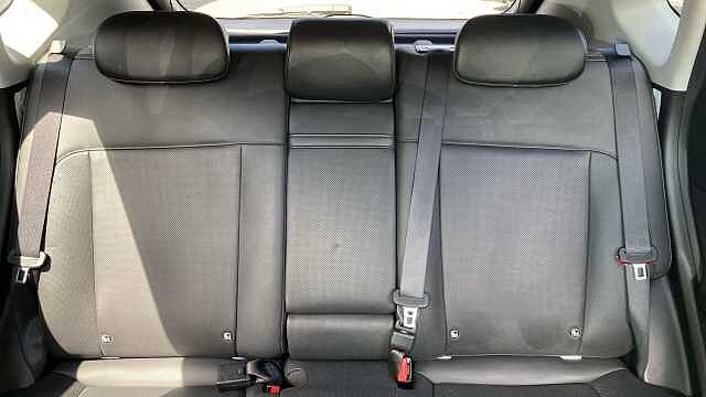 Hyundai KONA 1.6 GDi Hybrid Ultimate 5dr DCT Hybrid Hatchback White