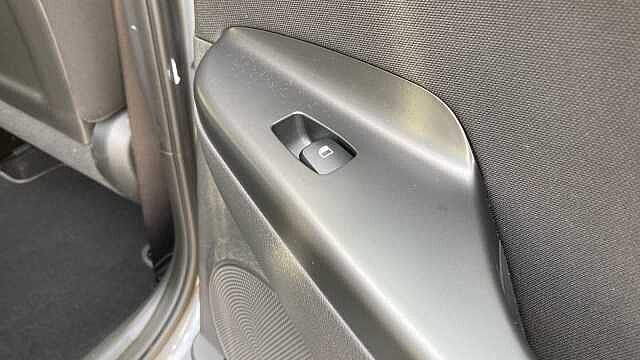 Hyundai KONA 1.6 GDi Hybrid SE Connect 5dr DCT Hybrid Hatchback Grey